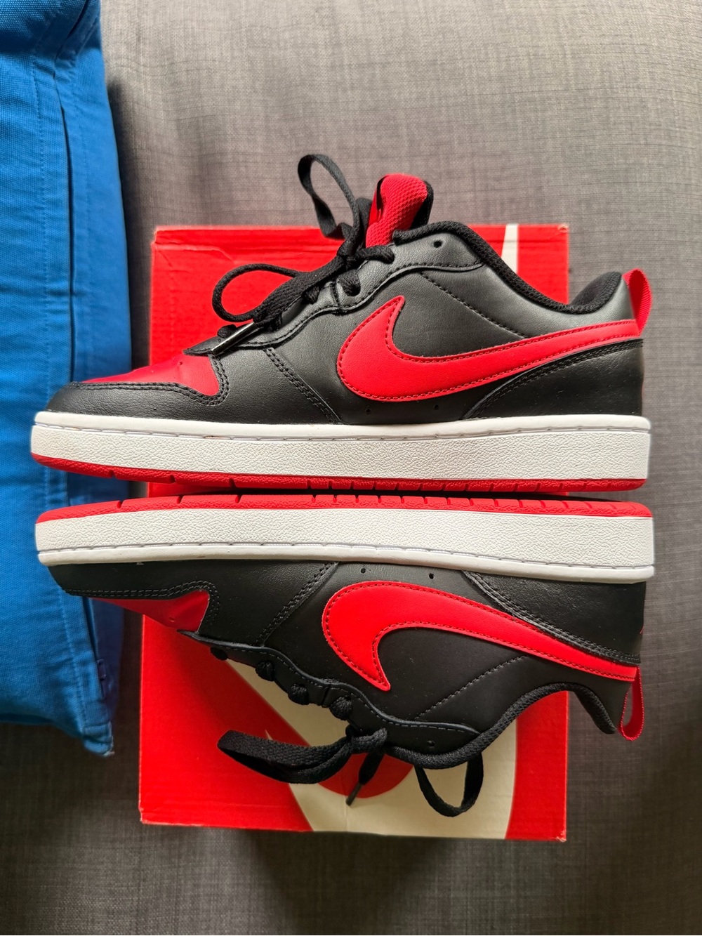 Nike Kids Black and Red Low-Top Sneakers with White Midsole